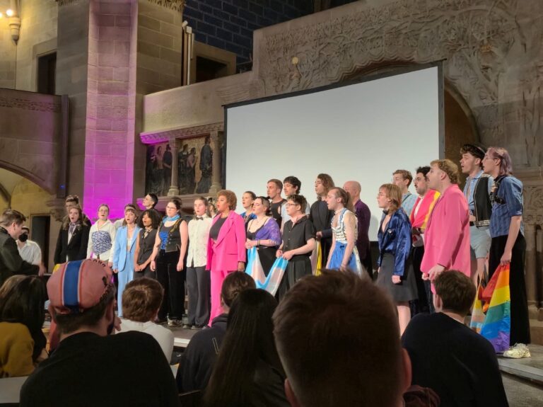 Das queerchor singt in der Kulturkirche Paulus Basel