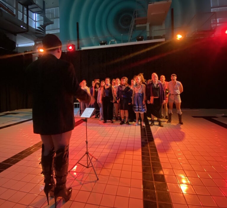 Performance vom "Wutstück" des queerchor Schweiz im Neubad Luzern